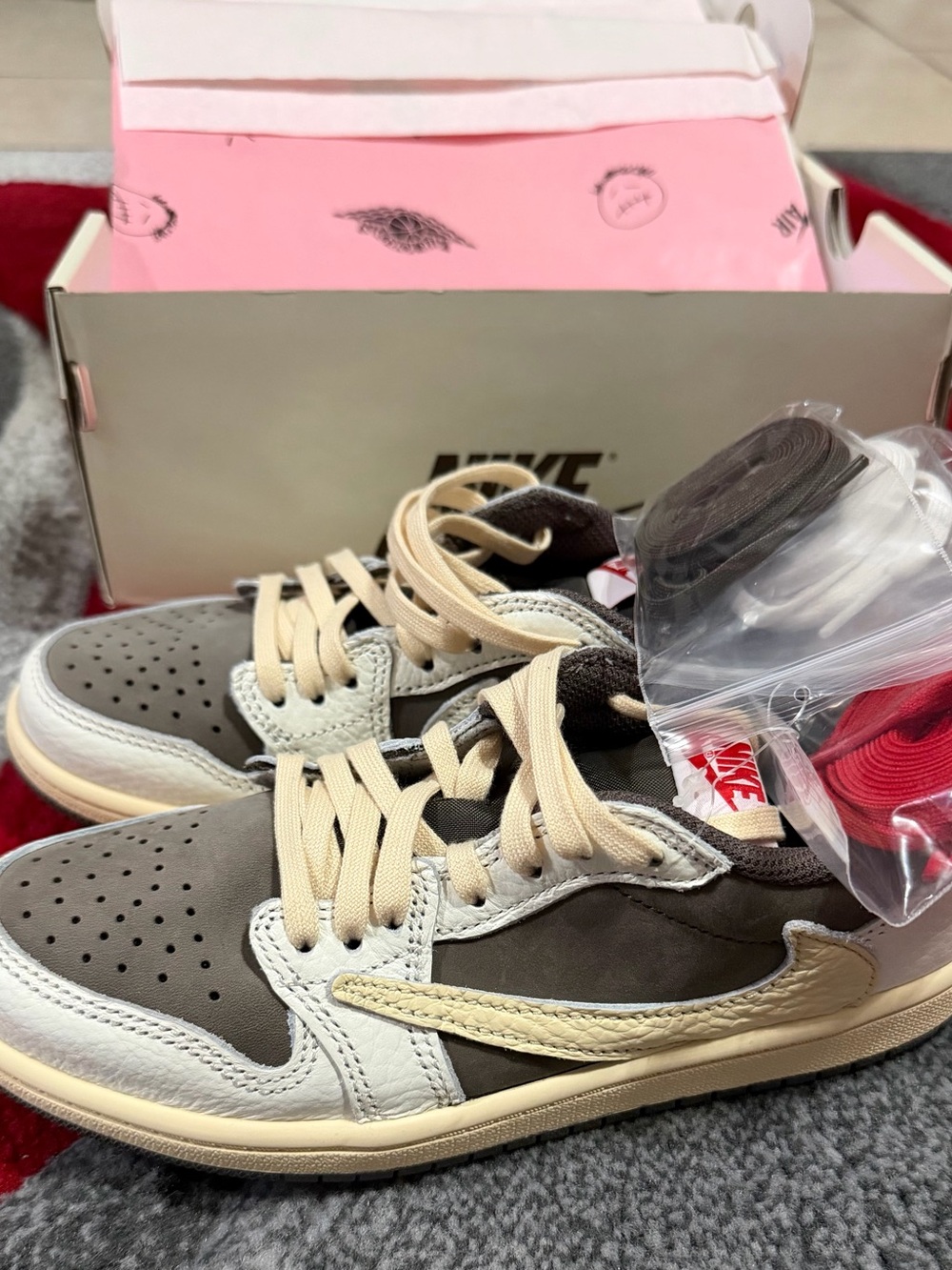 Travis Scott × Air Jordan 1
Retro Low OG PS 'Reverse
Mocha'